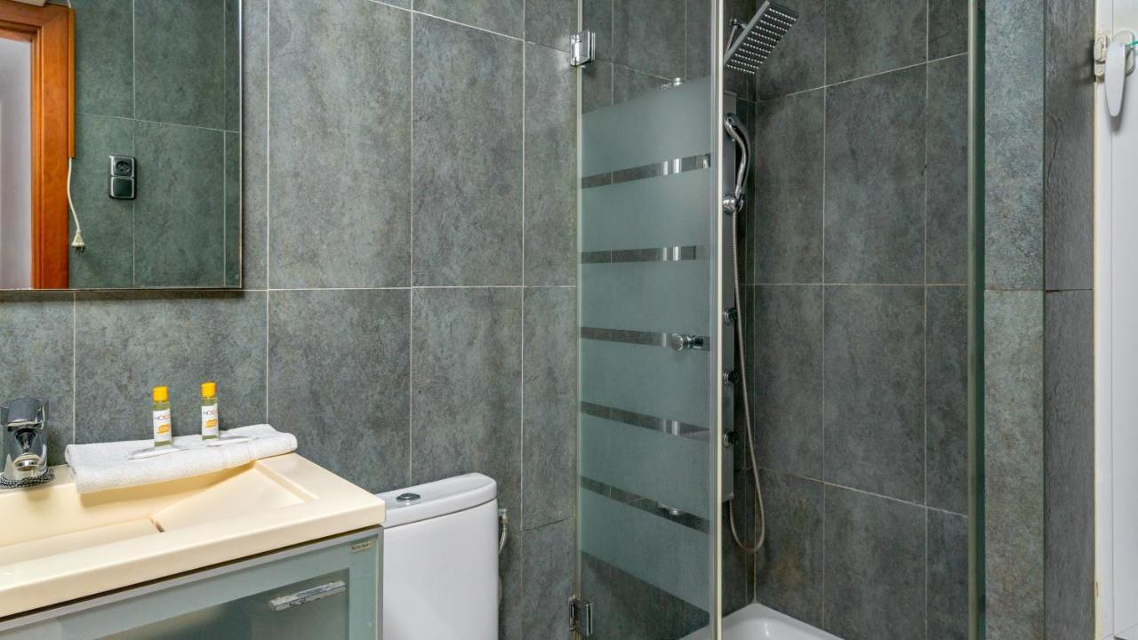 Appartement Exceptional Family With Pool By Costarentals - Ref 194 *